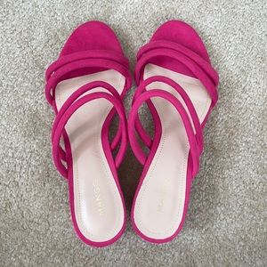 Beautiful strap magenta heels